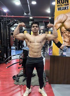Muscle Guy in Doha, Qatar - Male escort in Doha Photo 10 of 11