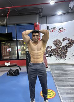 Muscle Guy in Doha, Qatar - Male escort in Doha Photo 11 of 11