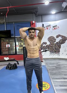 Muscle Hunk in Qatar 🇶🇦 - Male escort in Doha Photo 4 of 4