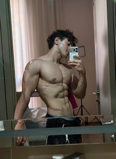 MuscleArchie - Acompañantes masculino in Bangkok Photo 7 of 8