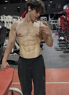 MuscleArchie - Male escort in Bangkok Photo 9 of 12