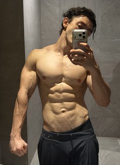 MuscleArchie - Male escort in Bangkok Photo 10 of 12