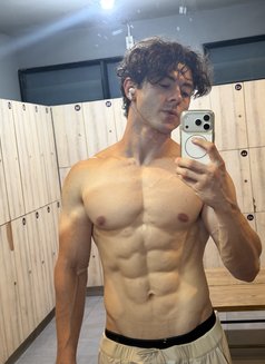 MuscleArchie - Male escort in Bangkok Photo 11 of 12