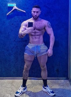 Muscular Arab - Acompañantes masculino in Dubai Photo 4 of 6