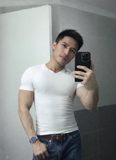Muscular big cock male escort Paris - Male escort in Paris Photo 9 of 10