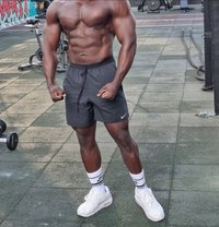 Muscular Black Therapist - Acompañantes masculino in Dubai