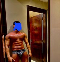 Muscular Hunk In Qatar 🇶🇦 - Male escort in Doha