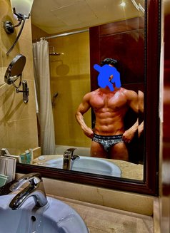 Muscular Hunk In Qatar 🇶🇦 - Male escort in Doha Photo 6 of 6