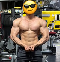 Muscle Guy in Qatar for Men & Women - Acompañantes masculino in Doha