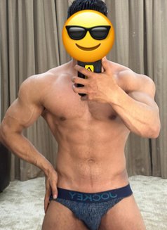 Muscle Guy in Qatar for Men & Women - Acompañantes masculino in Doha Photo 3 of 10