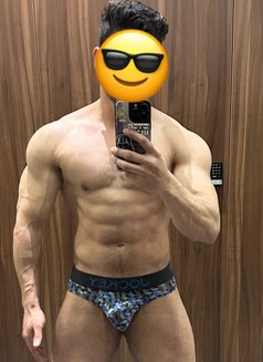 Muscle Guy in Qatar for Men & Women - Acompañantes masculino in Doha Photo 4 of 10