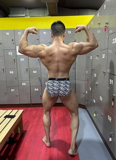 Muscle Guy in Qatar for Men & Women - Acompañantes masculino in Doha Photo 6 of 10