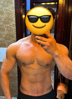 Muscle Guy in Qatar for Men & Women - Acompañantes masculino in Doha Photo 7 of 10