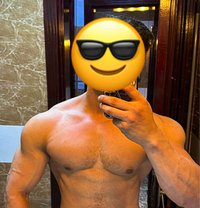 Muscle Guy in Qatar for Men & Women - Acompañantes masculino in Doha
