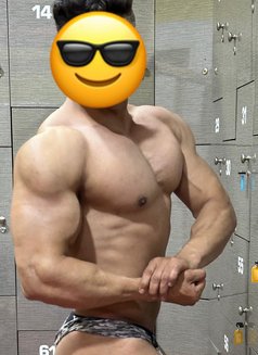 Muscle Guy in Qatar for Men & Women - Acompañantes masculino in Doha Photo 8 of 10