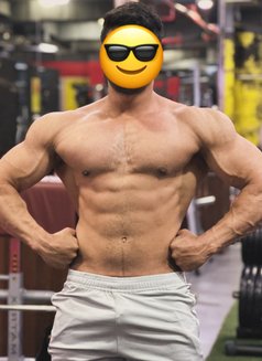 Muscle Guy in Qatar for Men & Women - Acompañantes masculino in Doha Photo 9 of 10