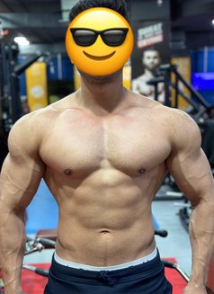 Muscle Guy in Qatar for Men & Women - Acompañantes masculino in Doha Photo 10 of 10
