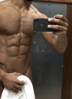 Muscular - Acompañantes masculino in Dubai Photo 4 of 6