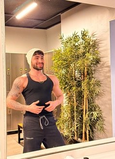 Muscularboy - Male escort in İstanbul Photo 5 of 11