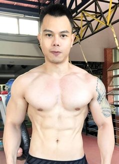 Musculardriano - Male escort in Manila Photo 4 of 4