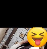 MUSKAN STAYING ALONE MY FLAT - puta in Noida Photo 1 of 4