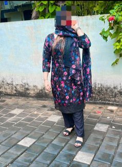 Muslim girl sara. Vip - puta in Colombo Photo 3 of 4