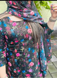 Muslim girl sara. Vip - puta in Colombo Photo 4 of 4