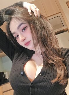 Mutia - Intérprete de adultos in Jakarta Photo 1 of 5