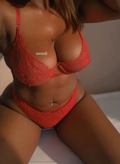 Mya - puta in Nairobi Photo 2 of 4