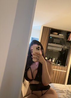 Mymy - Transsexual escort in Paris Photo 14 of 14