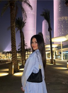 Myna - puta in Doha Photo 1 of 4