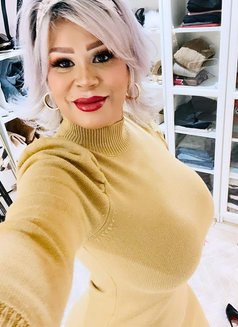 Myra - escort in Geneva Photo 1 of 3