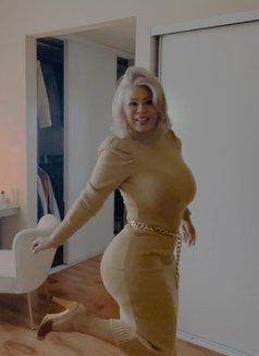 Myra - escort in Geneva Photo 2 of 3