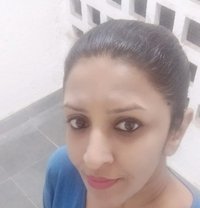 Myra Singh - puta in Hyderabad