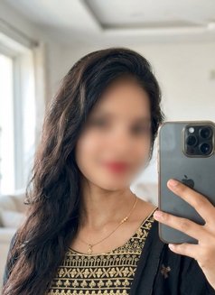 Myself Marya Iam New Here Let's Catch Up - puta in Chennai Photo 2 of 2