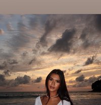 Na Ra - Intérprete transexual de adultos in Phuket