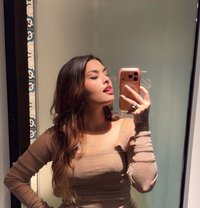 Naaz - puta in Singapore