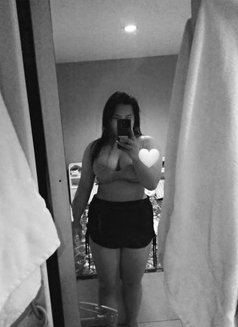 Nada - masseuse in Al Manama Photo 4 of 7