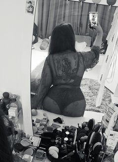Nadear chubby body good massage - puta in Al Manama Photo 7 of 9