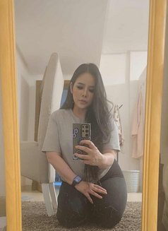 Nadear professionals massage - escort in Al Manama Photo 8 of 9