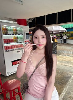 Nadear - Transsexual escort in Hong Kong Photo 14 of 14