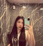 Nadeiy - puta in Dubai Photo 2 of 6