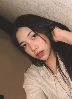 Nadeiy - puta in Dubai Photo 5 of 9