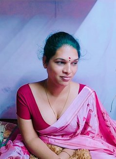 Nadhini - Acompañantes transexual in Chennai Photo 1 of 4