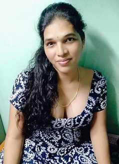 Nadhini - Acompañantes transexual in Chennai Photo 2 of 4