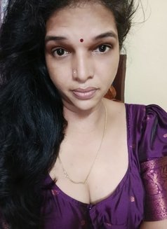 Nadhini - Acompañantes transexual in Chennai Photo 3 of 4