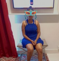 Nadi back - escort in Colombo
