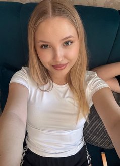 Nadia 18 years - escort in Dubai Photo 4 of 4