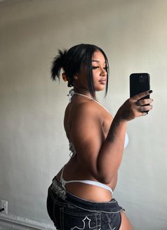Nadia - escort in Erbil Photo 3 of 3