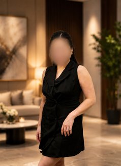 Nadia - puta in Dubai Photo 2 of 2